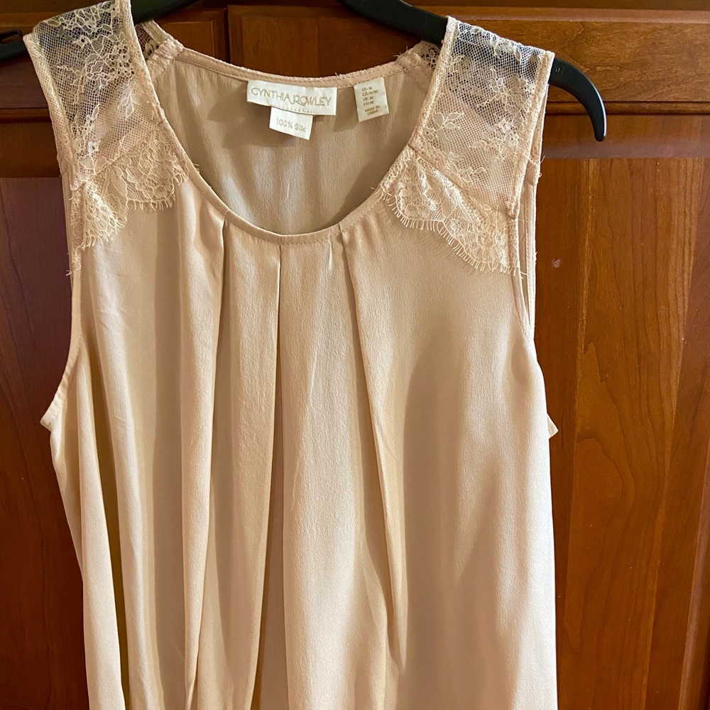 Cynthia Rowley 100 % silk sleeveless lace accent top